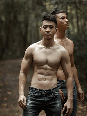 MAN BLUE Magazine Natural With Friend